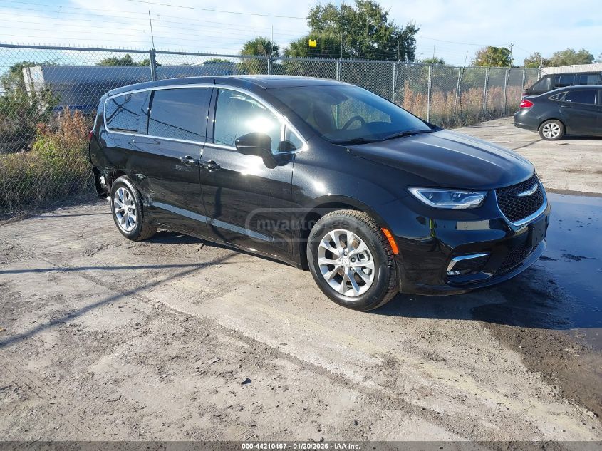 Chrysler Pacifica 2026 — photo 2