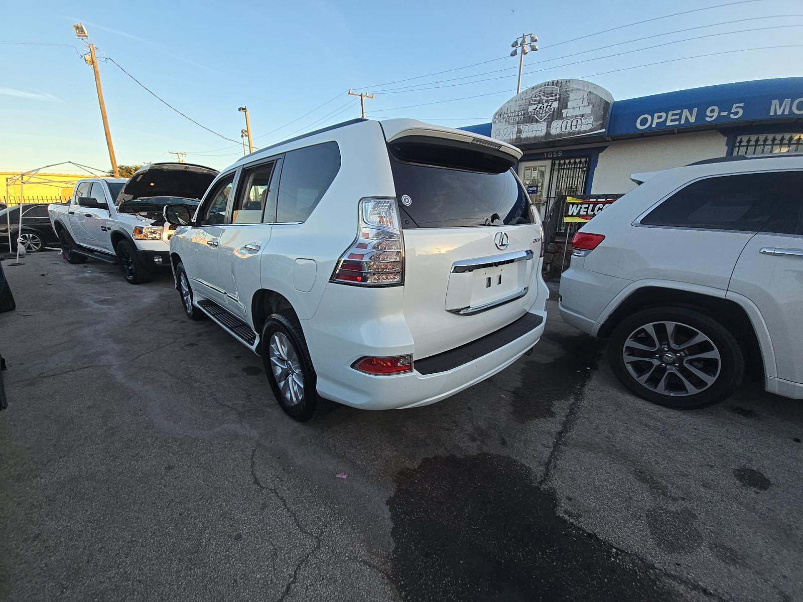 Lexus GX 460 2014 — photo 2