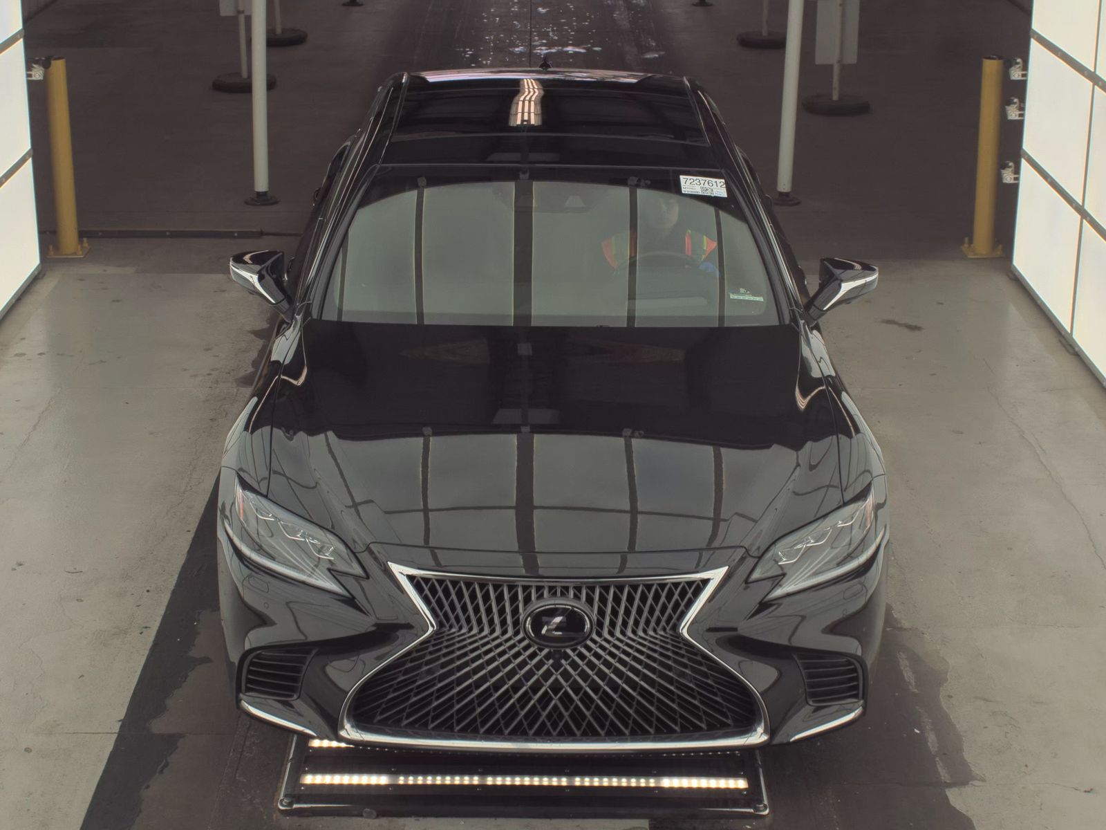 Lexus LS 500 2018 — photo 2