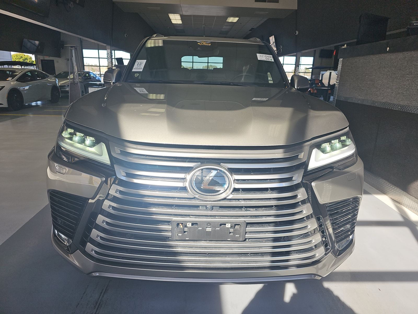 Lexus LX 600 2024 — photo 2