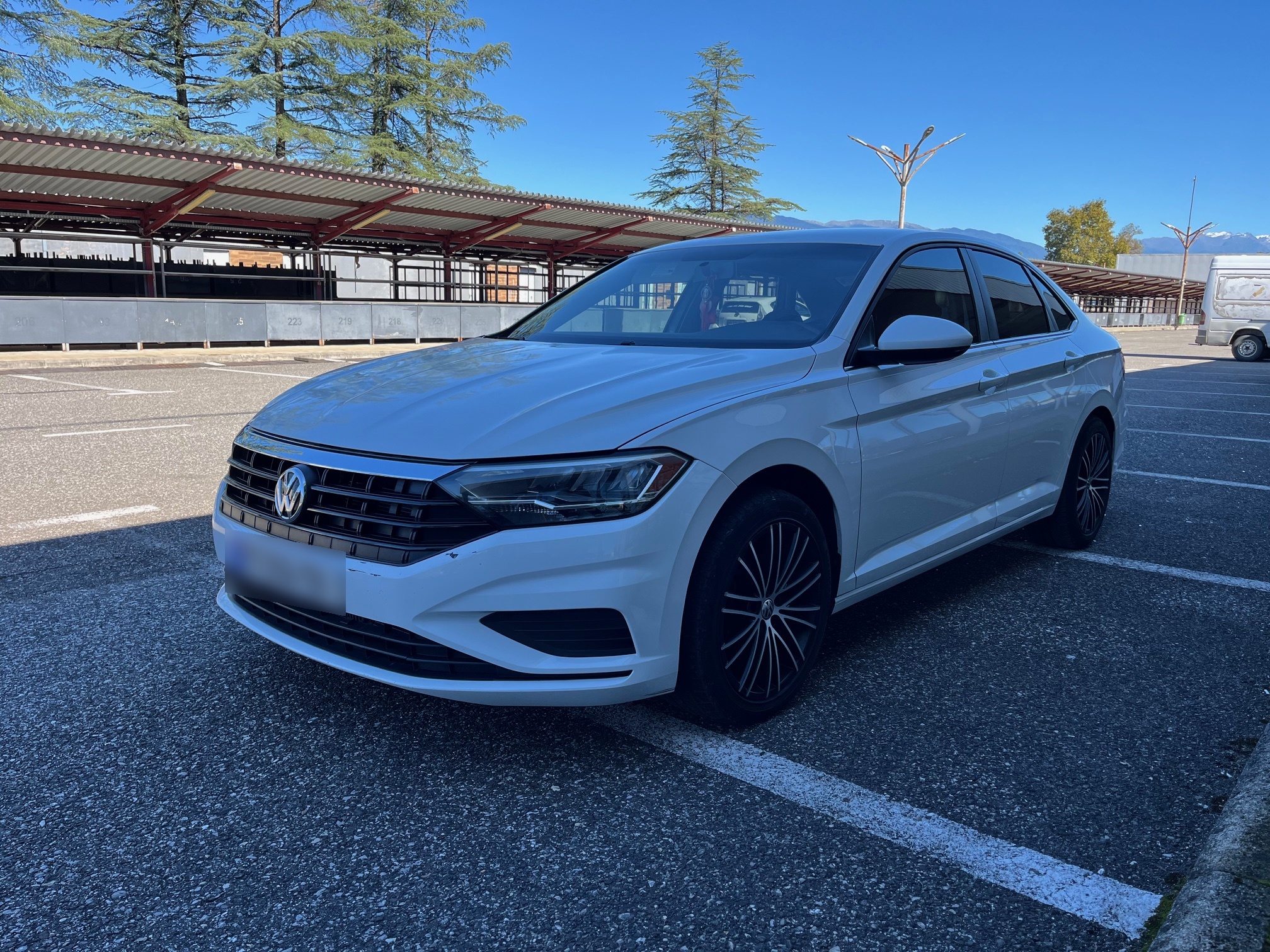 Volkswagen Jetta 2018 — photo 2