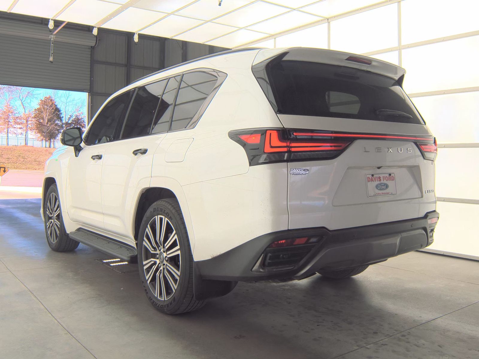 Lexus LX 600 2025 — photo 2