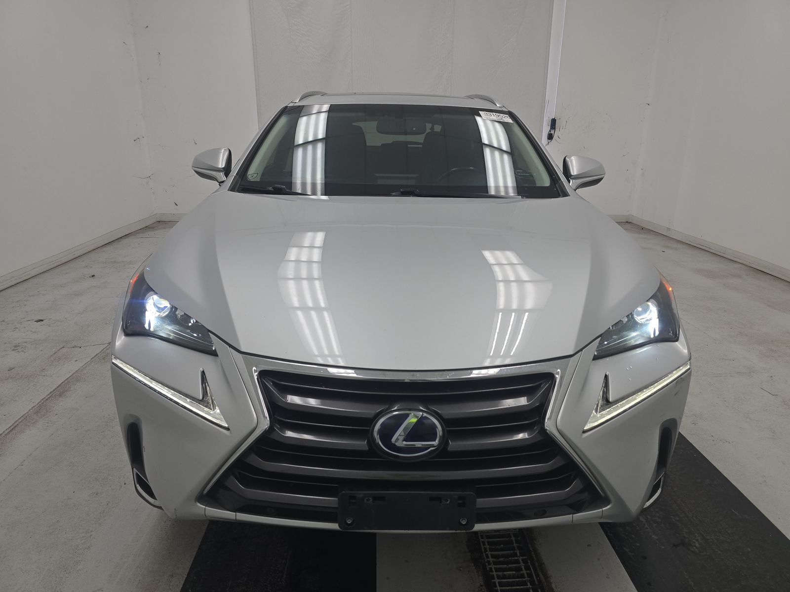 Lexus NX 300 2016 — photo 2
