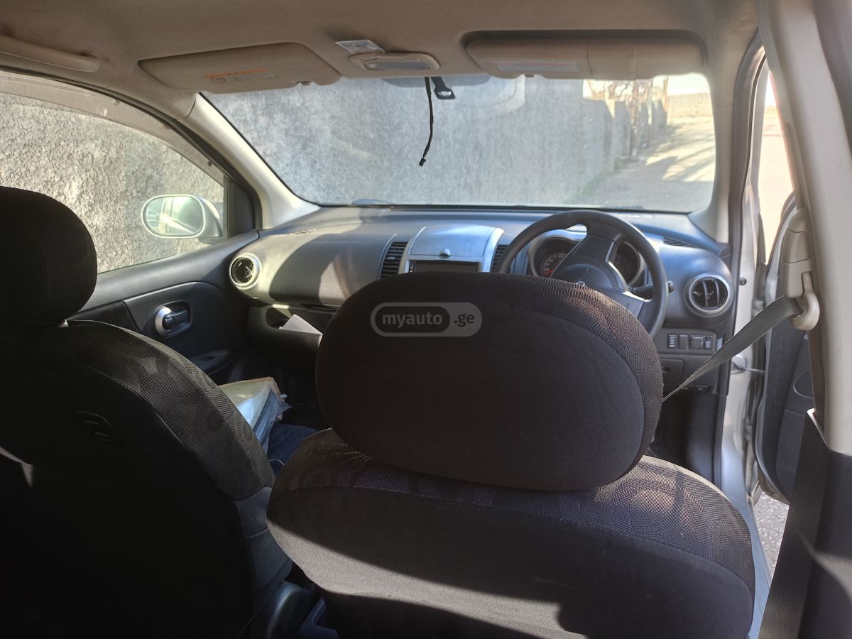 Nissan Note 2005 — photo 2