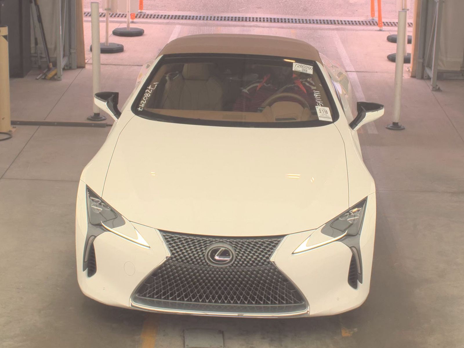 Lexus LC 500 2023 — photo 2