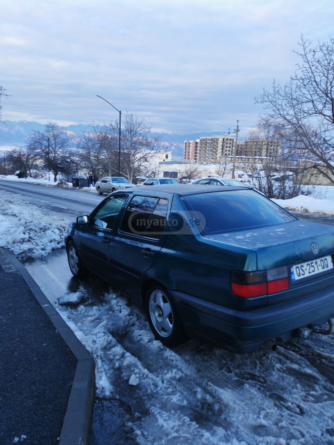 Volkswagen Vento 1995 — photo 2