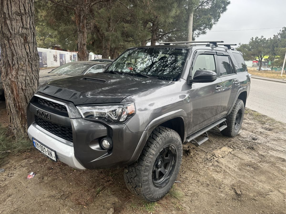 Toyota 4Runner 2017 — photo 2