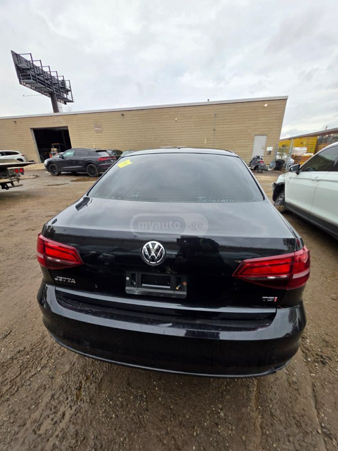Volkswagen Jetta 2015 — photo 2