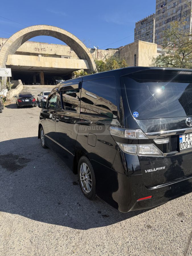 Toyota Vellfire 2013 — photo 2
