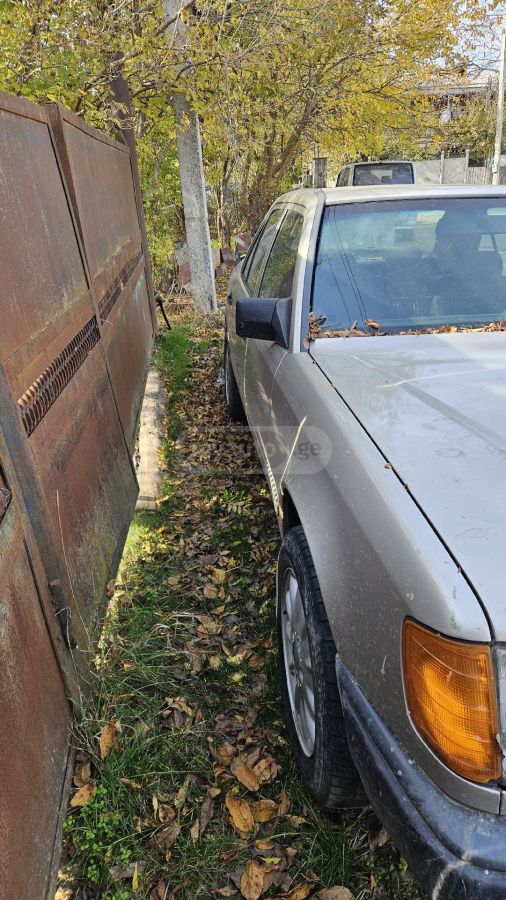 Mercedes-Benz E 260 1988 — photo 2