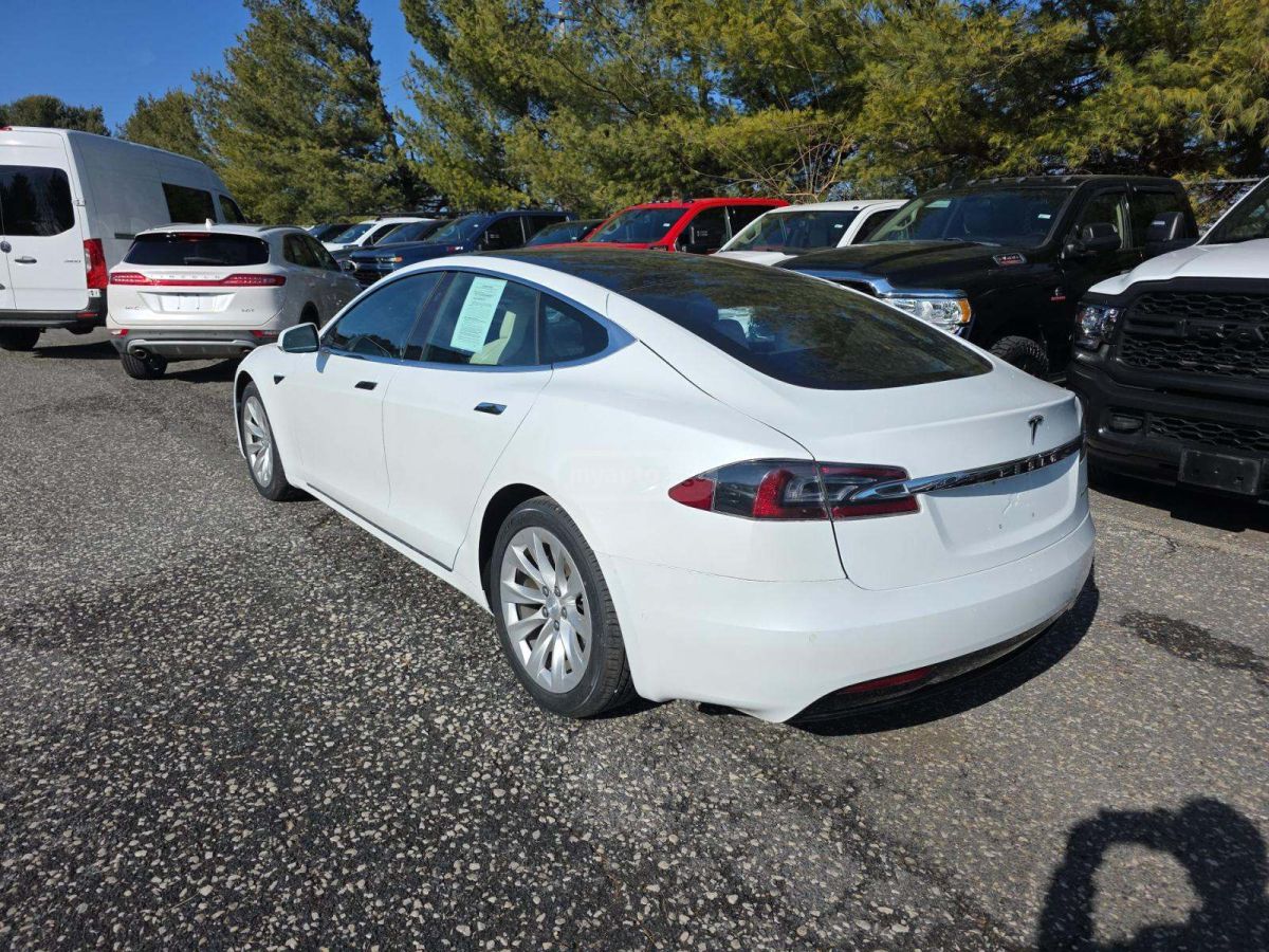 Tesla Model S 2019 — photo 2