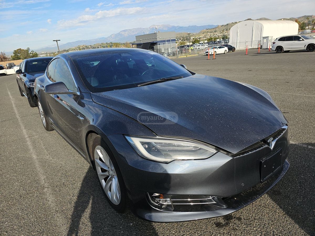 Tesla Model S 2019 — photo 2
