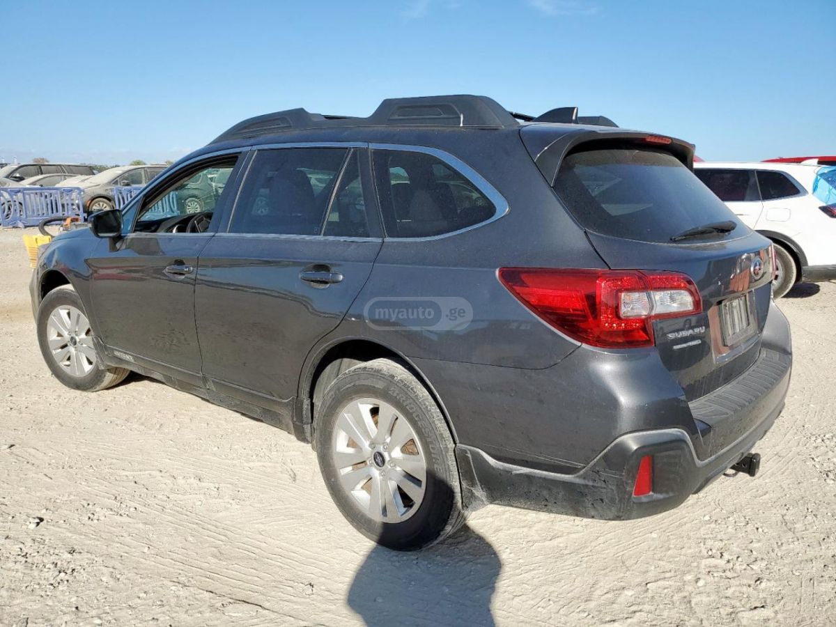 Subaru Outback 2018 — photo 2