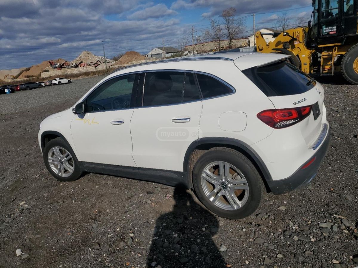 Mercedes-Benz GLA 250 2021 — photo 2