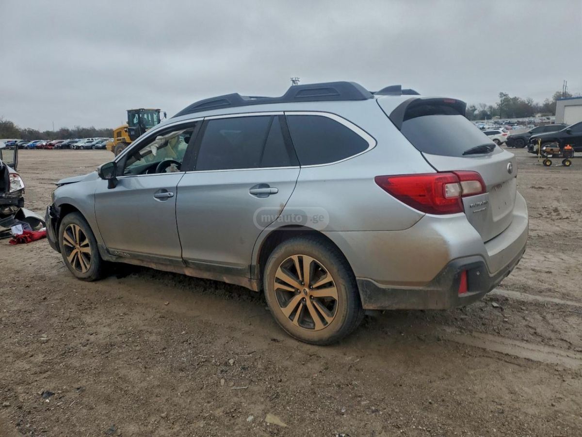 Subaru Outback 2018 — photo 2
