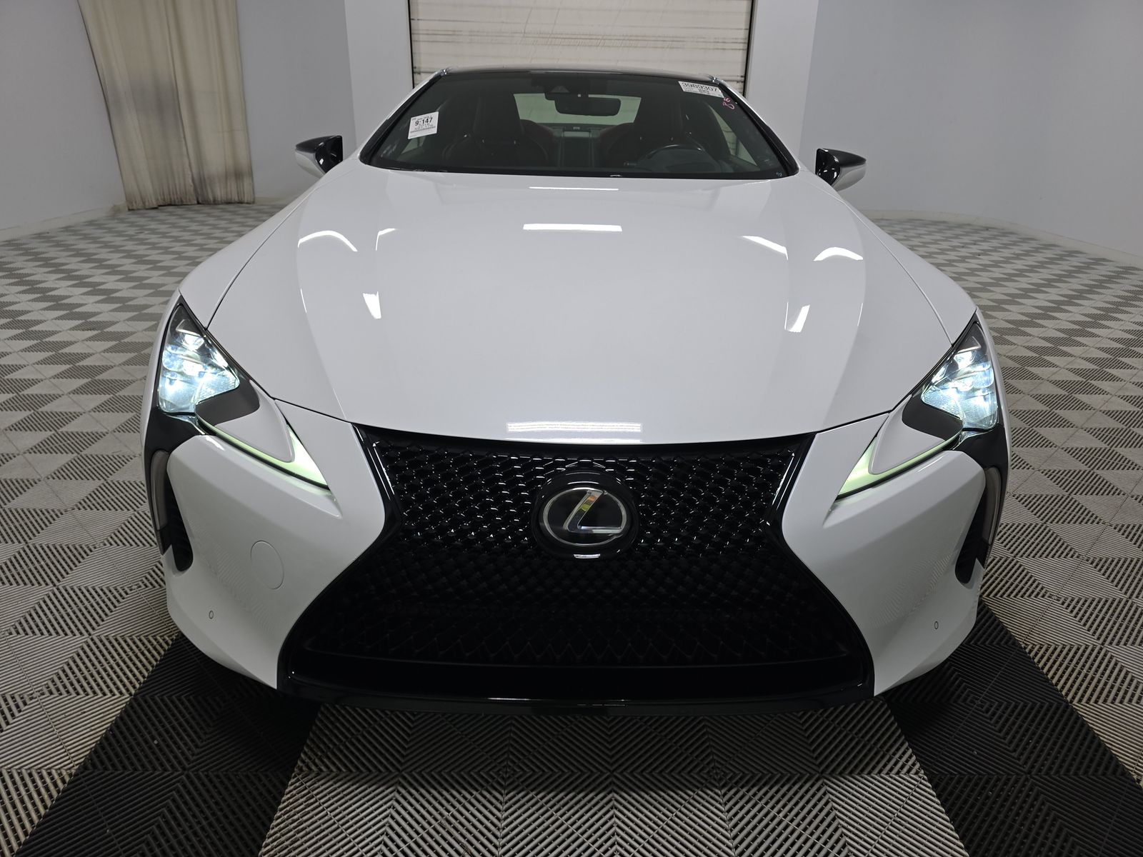 Lexus LC 500 2018 — photo 2
