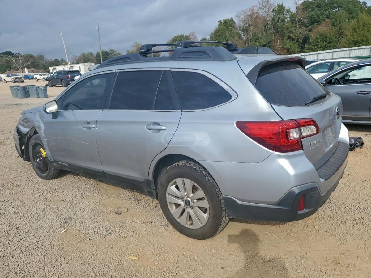 Subaru Outback 2019 — photo 2