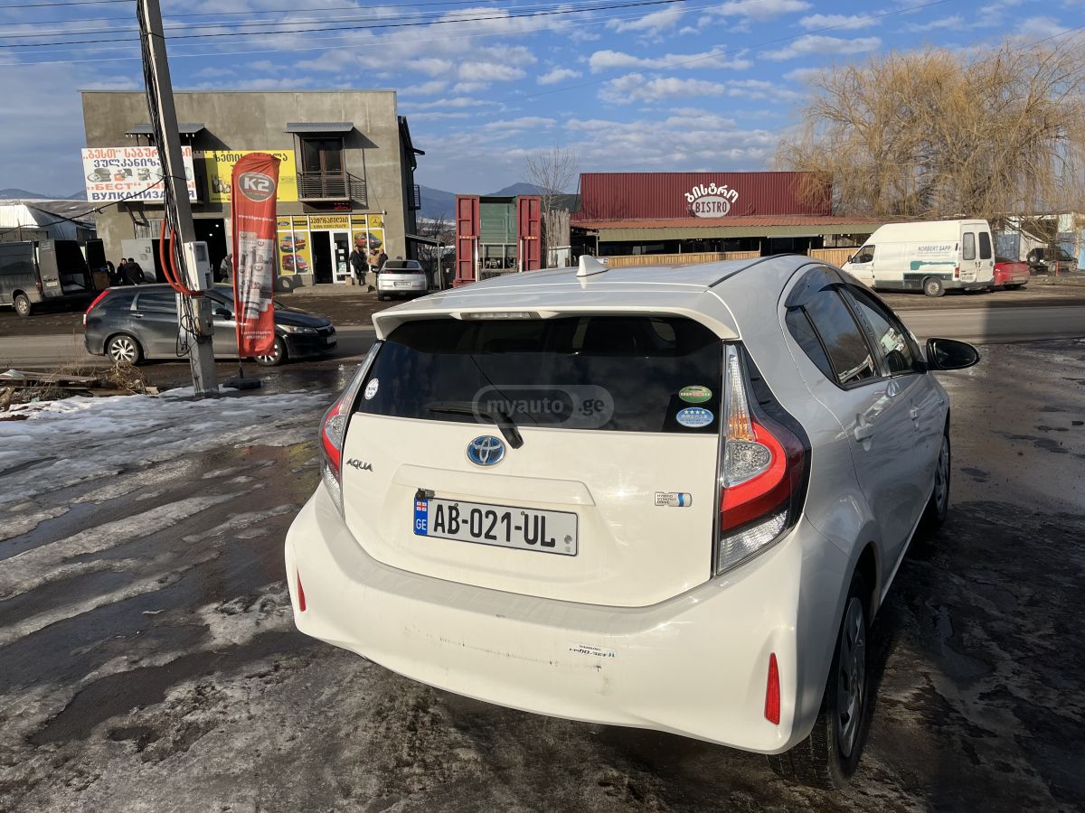 Toyota Aqua 2018 — photo 2