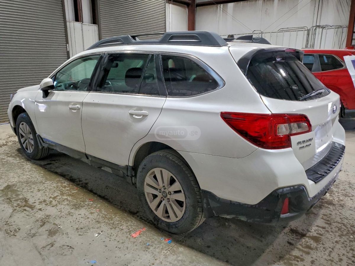 Subaru Outback 2019 — photo 2