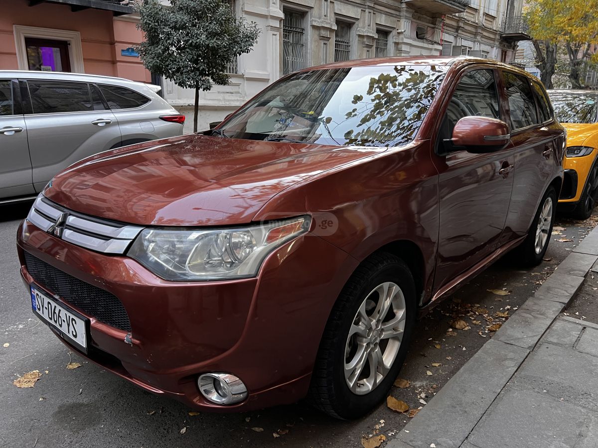 Mitsubishi Outlander 2013 — photo 2