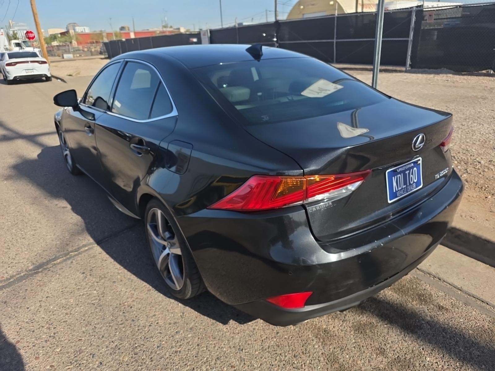 Lexus IS 200 2017 — photo 2