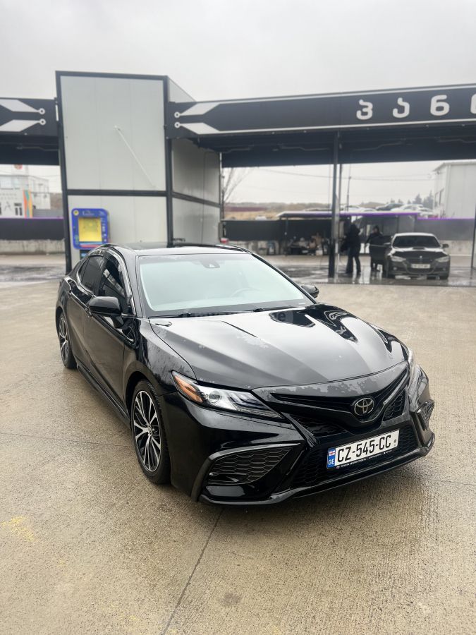Toyota Camry 2021 — photo 2