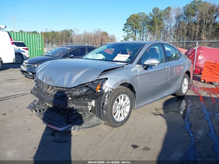 Toyota Camry 2025 — photo 2