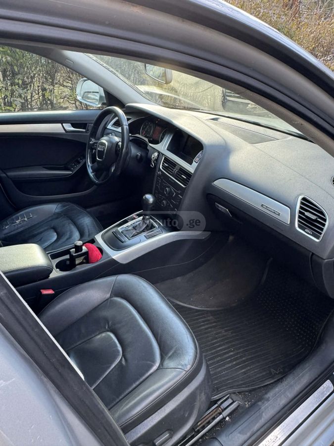 Audi A4 2009 — photo 2