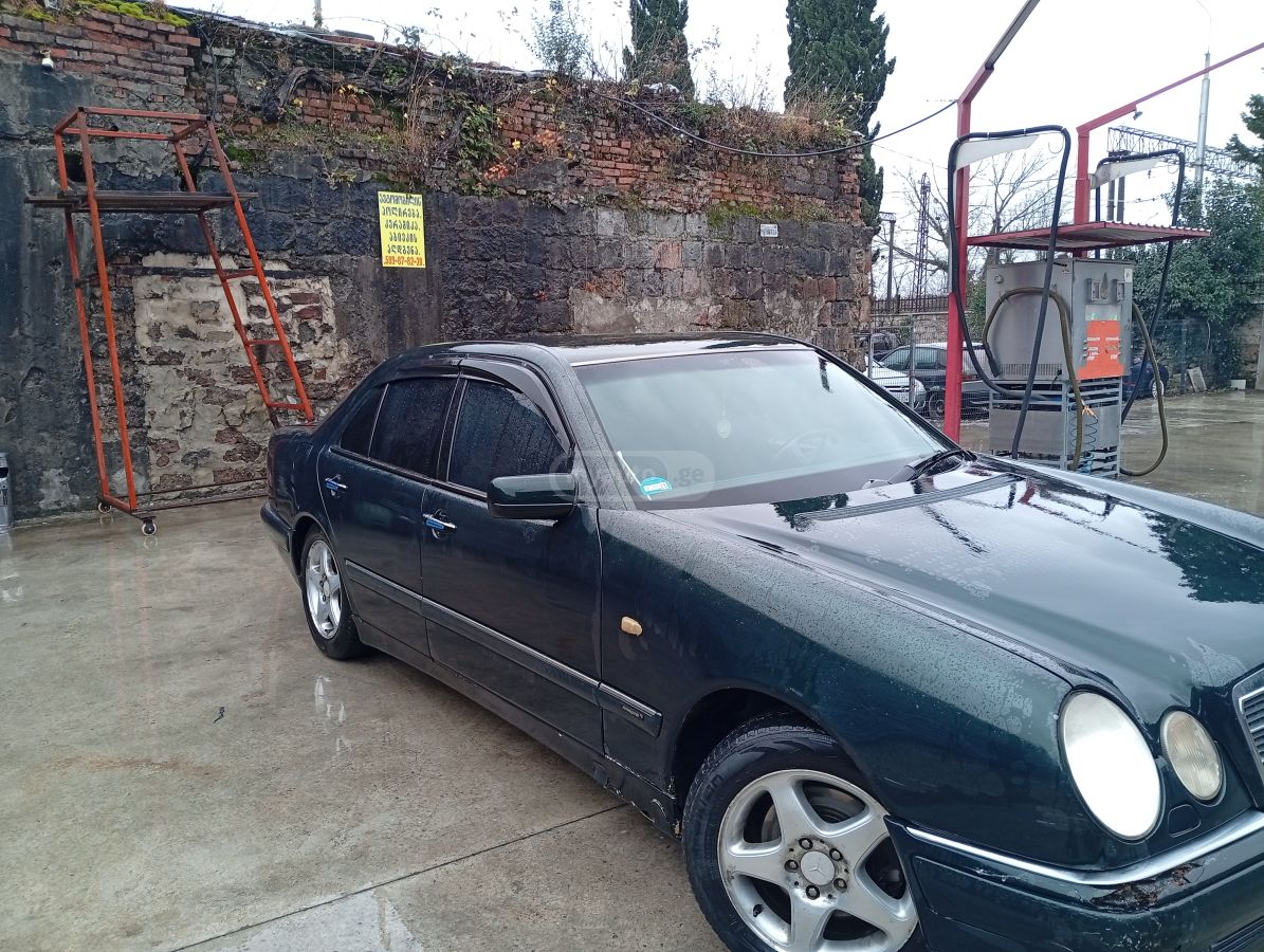 Mercedes-Benz E 210 1999 — photo 2