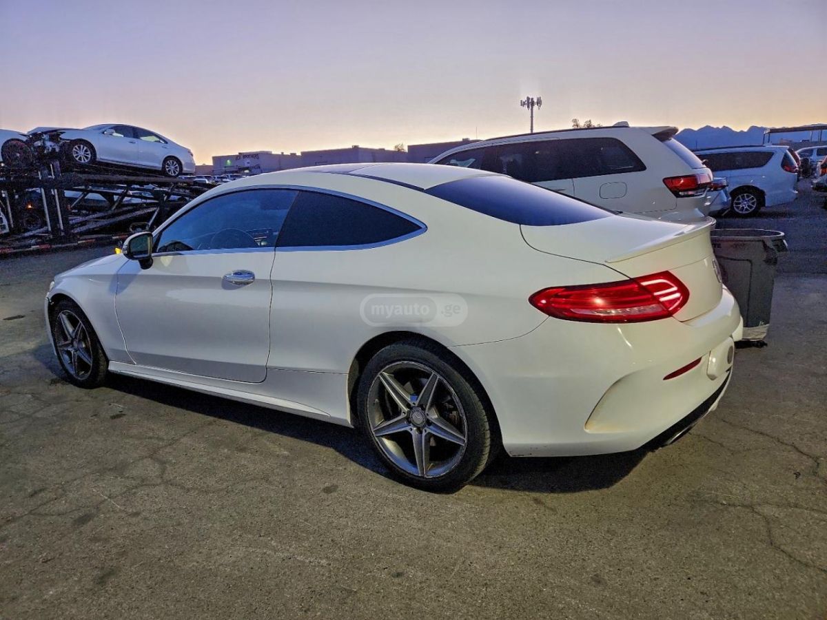 Mercedes-Benz C 300 2017 — photo 2