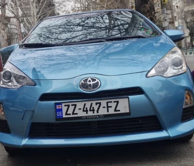 Toyota Prius C 2014 — photo 2
