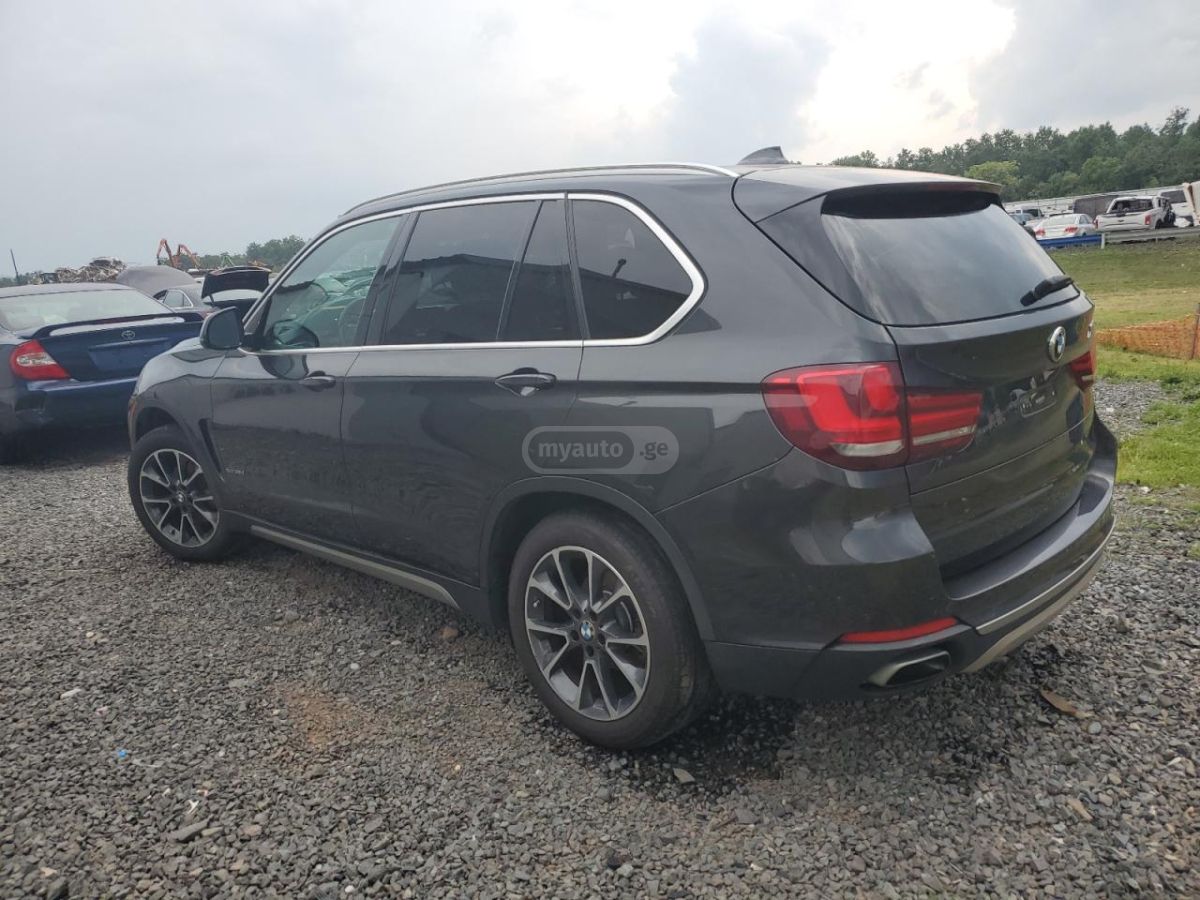 BMW X5 2018 — photo 2