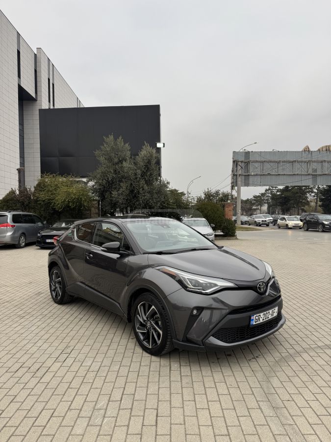 Toyota C-HR 2021 — photo 2