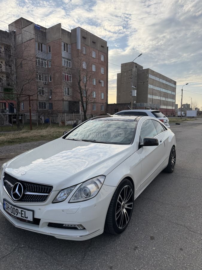 Mercedes-Benz E 350 2011 — photo 2