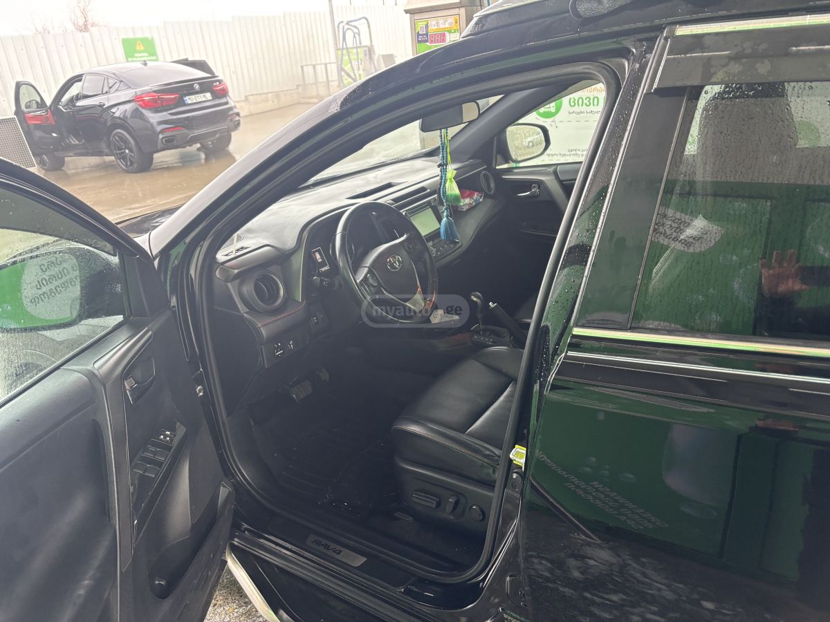 Toyota RAV4 2016 — photo 2