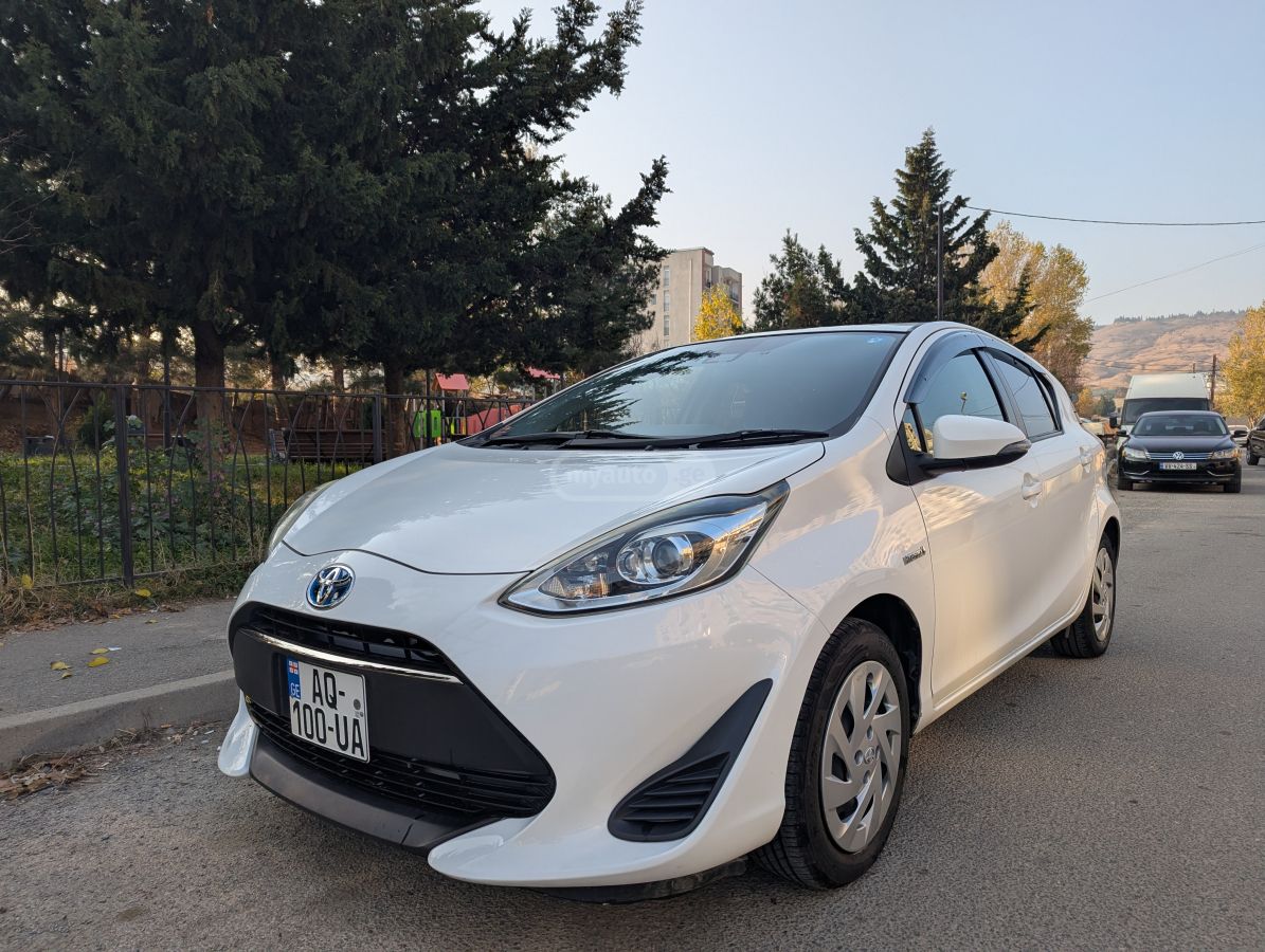 Toyota Aqua 2018 — photo 2