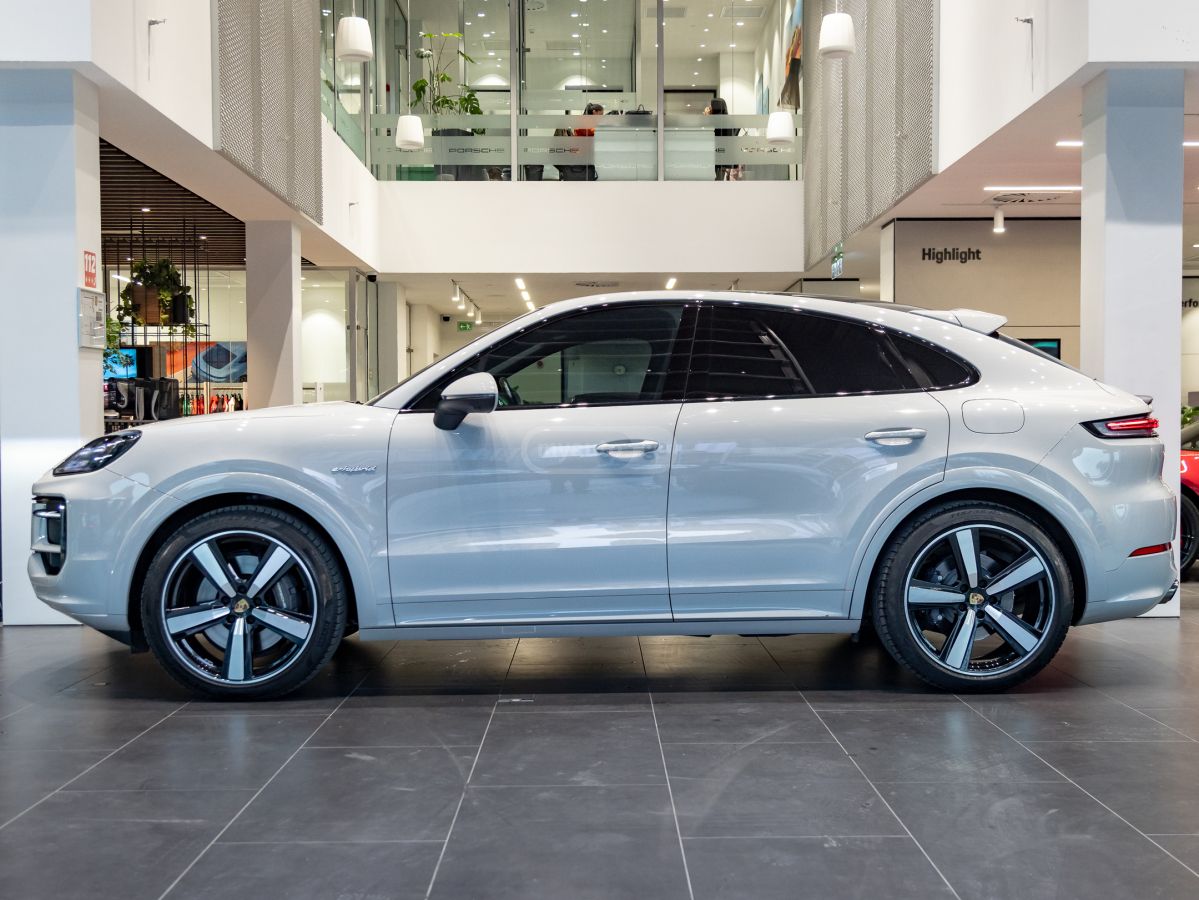 Porsche Cayenne 2023 — photo 2
