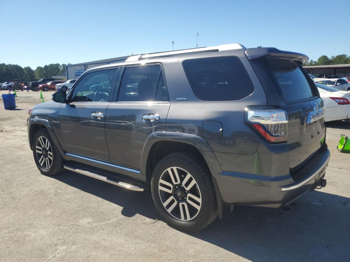 Toyota 4Runner 2023 — photo 2