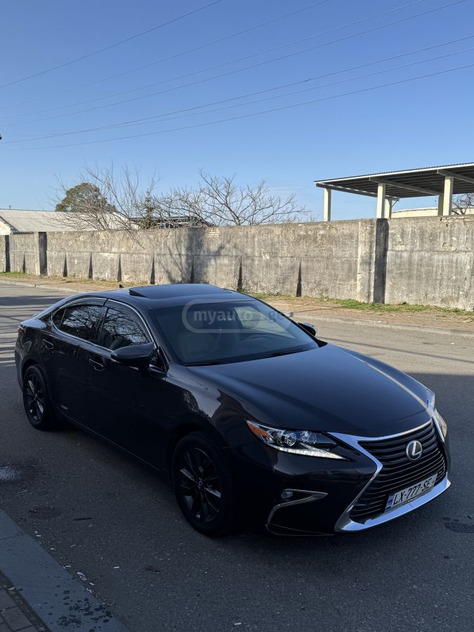 Lexus ES 300 2013 — photo 2