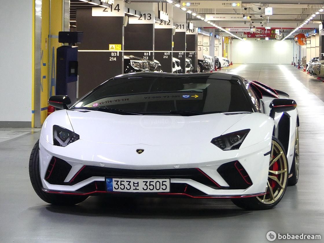 Lamborghini Aventador 2019 — photo 2