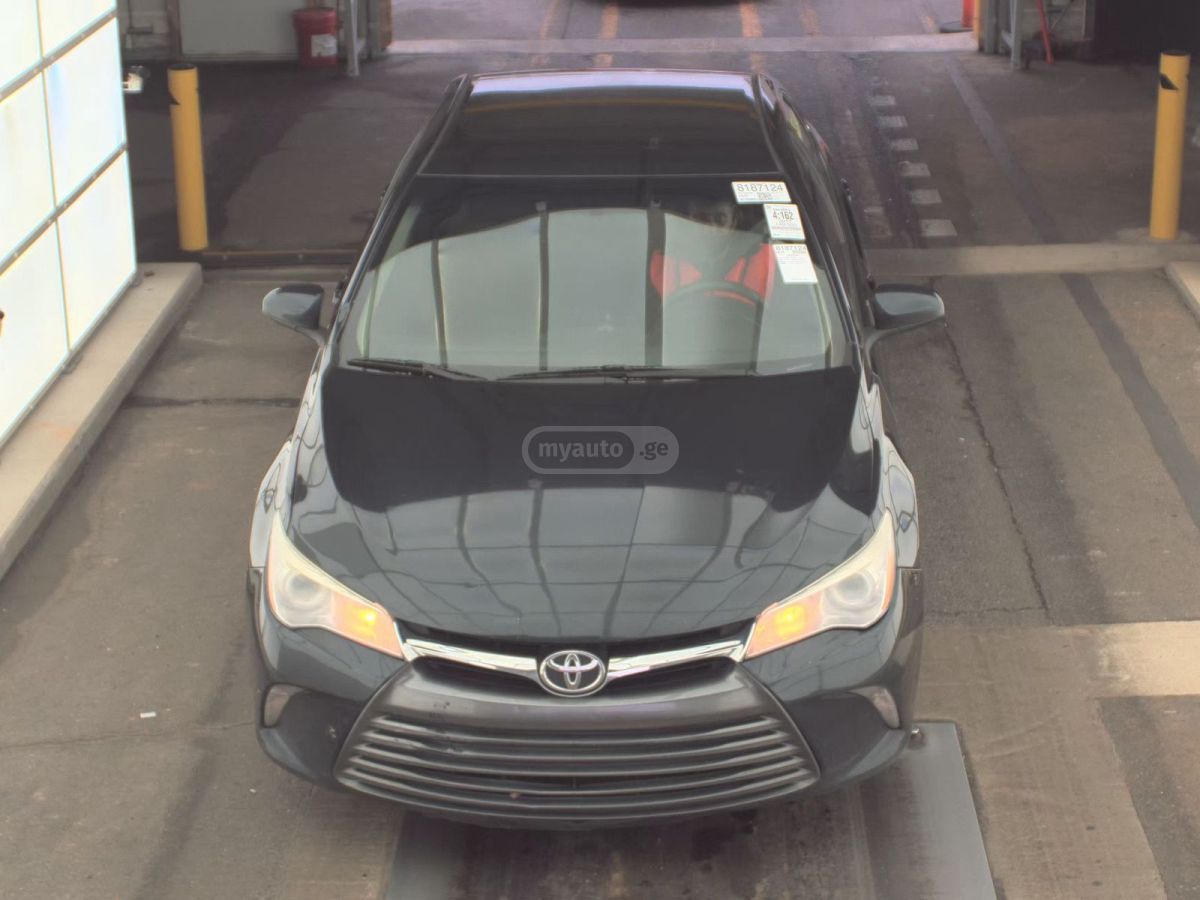 Toyota Camry 2017 — photo 2