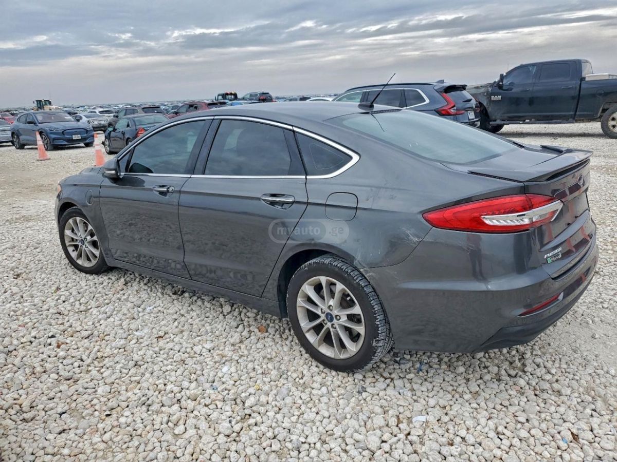 Ford Fusion 2018 — photo 2