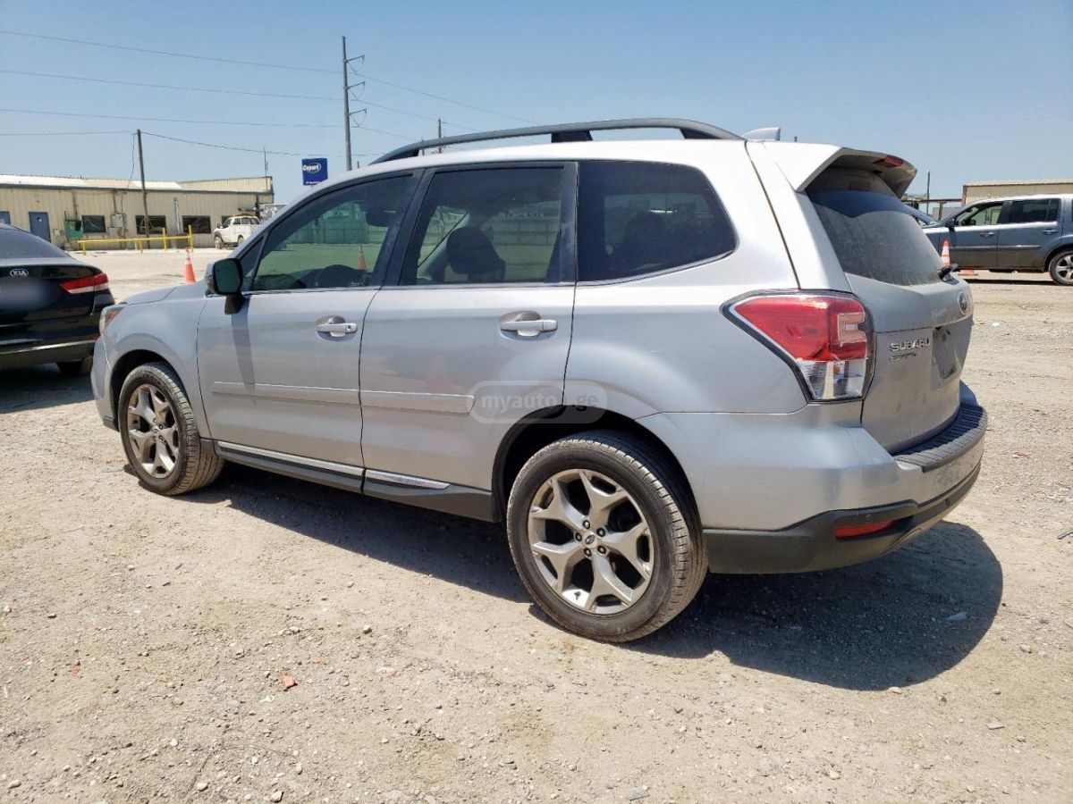Subaru Forester 2017 — photo 2