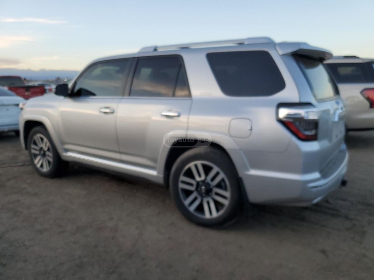 Toyota 4Runner 2022 — photo 2