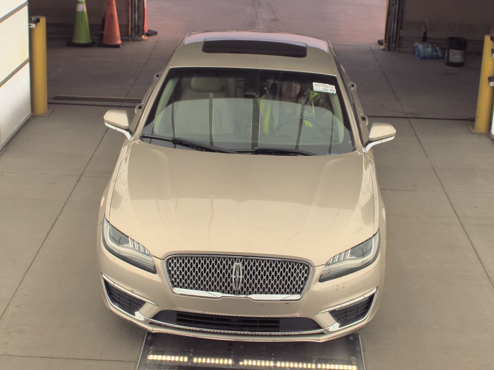 Lincoln MKZ 2017 — photo 2