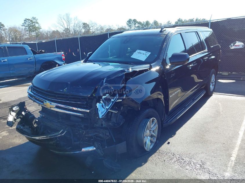 Chevrolet Suburban 2022 — photo 2