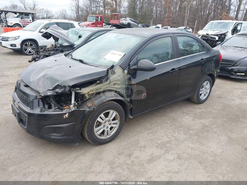 Chevrolet Sonic 2015 — photo 2