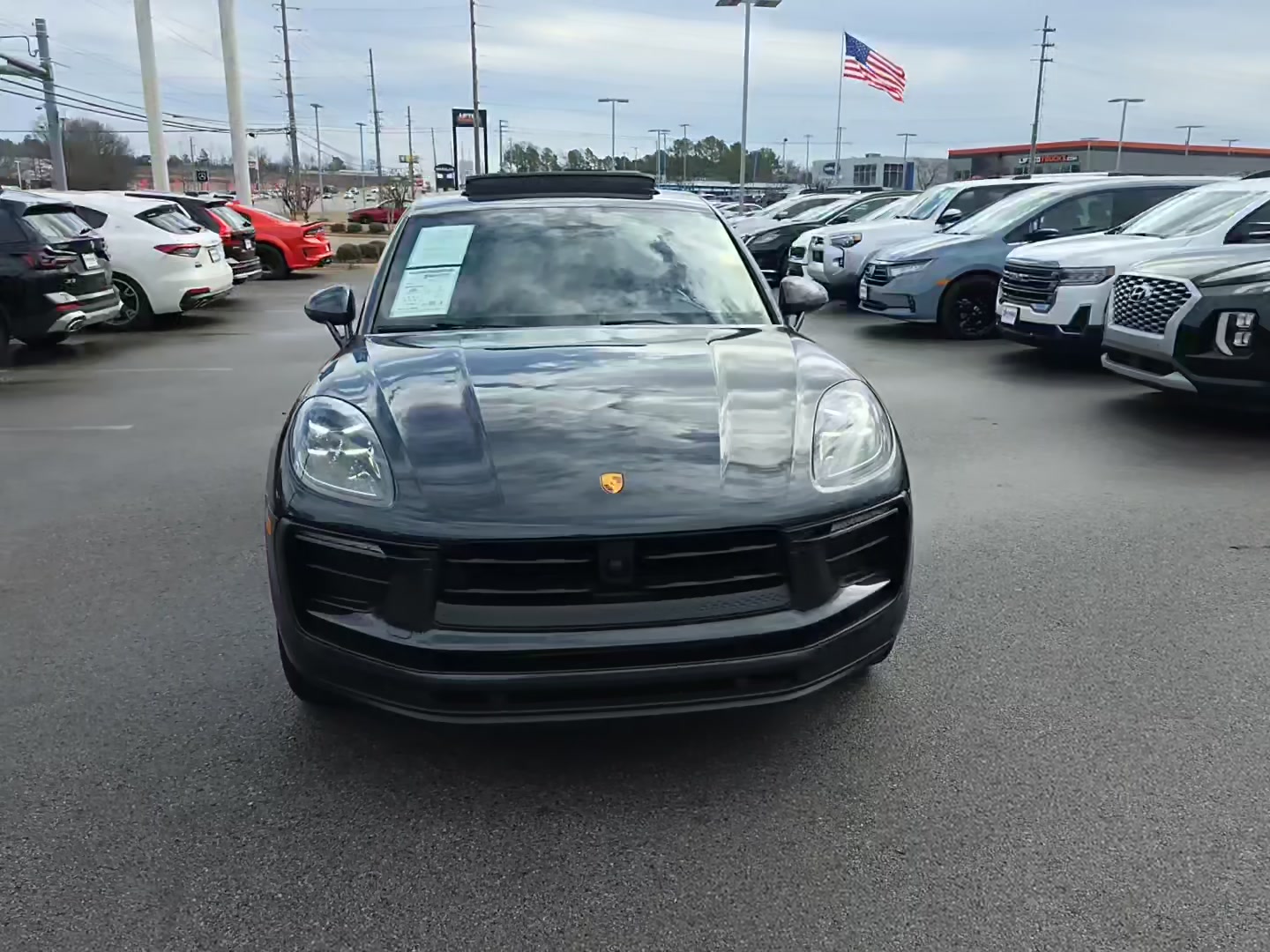 Porsche Macan 2023 — photo 2