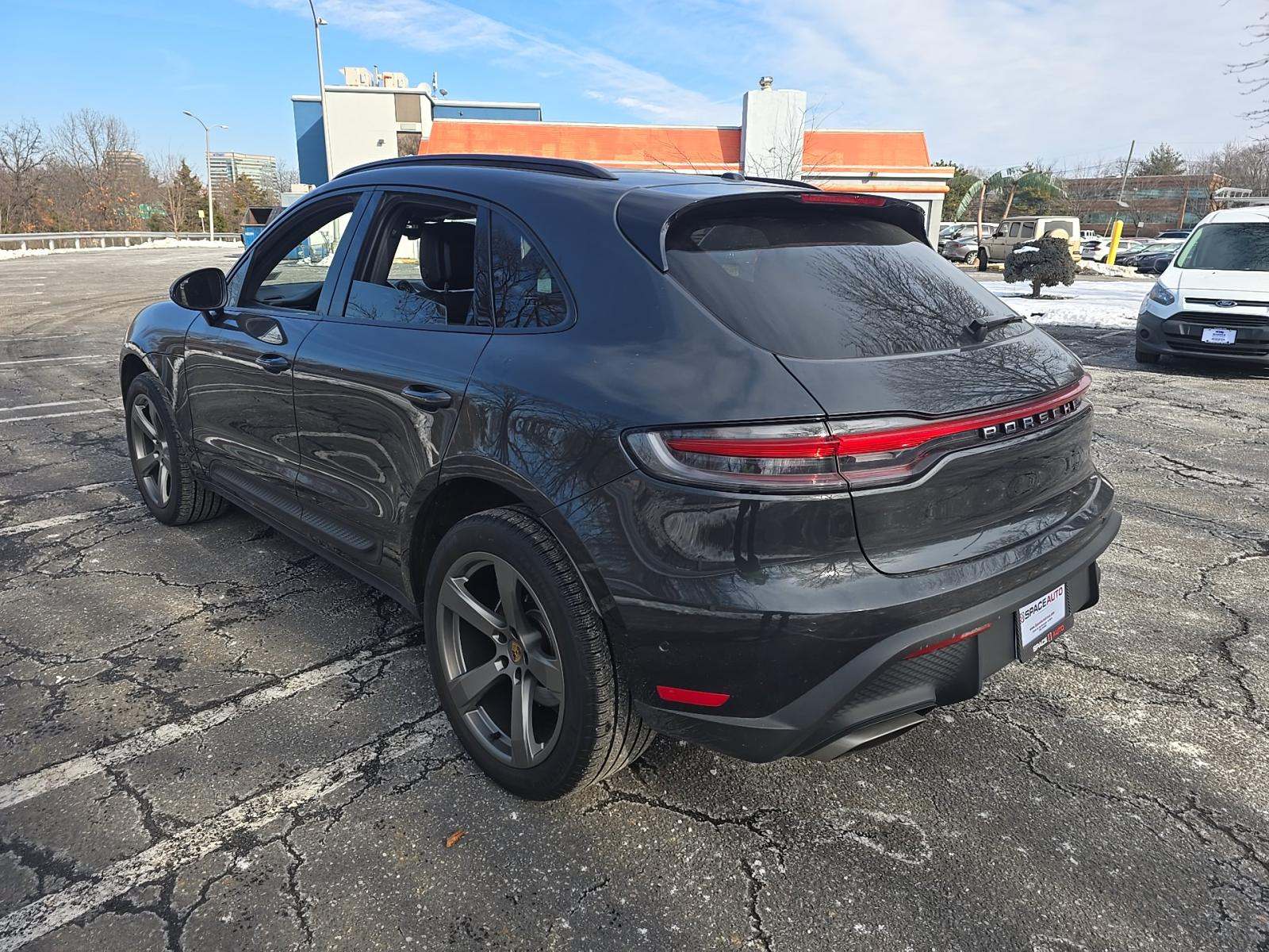 Porsche Macan 2022 — photo 2