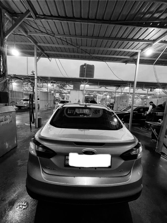 Ford Focus 2012 — photo 2
